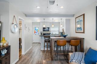 Bayside Villa -2BR Beachfront FREE parking - 2