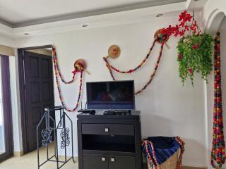 Jungle Room - 4