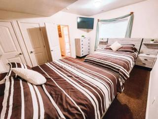 Peaceful Falcon Hot Tub Pet Friendly 3 King Beds - 2