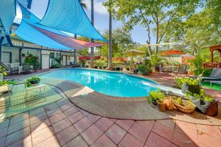 Private Pool and Yard! Massive San Antonio Villa - 0