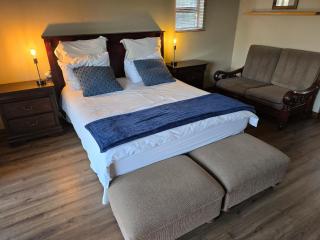 SHALE BEACH HOUSE: 3-Bedroom House with Private Beach Access. - Margate - 5