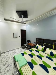 Krishnanand palace homestay Ayodhya - Ayodhya - 1