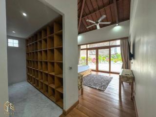 Party Size 4 Bedroom Villa Kerobokan - 9