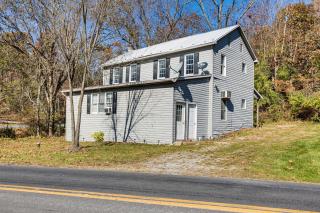 Hunters Dutch Country Paradise on 60-Acre Farm! - 8
