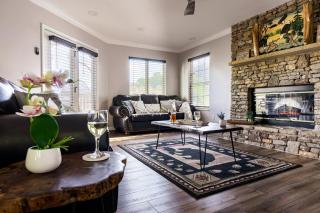 Mountain Moonrise 3BR 3BA - Scenic Falls, Mtn View, Hot Tub, Gameroom, Firepit - Sleep 8- - 7