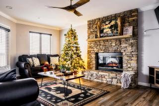 Mountain Moonrise 3BR 3BA - Scenic Falls, Mtn View, Hot Tub, Gameroom, Firepit - Sleep 8- - 3