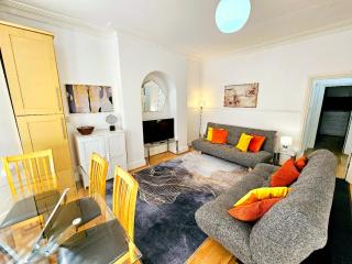 Spacious & Cosy 2 Bedroom Home plus 2 Sofa-beds with Private Entrance and Back Patio, 3 min walk to Earl's Court Station - Londra - 7