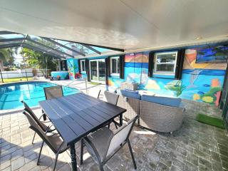Sandys Coral Retreat! Canal Front, Pool, Spa & More - Bradenton - 1