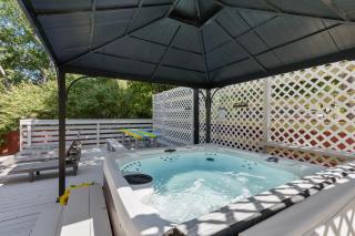 The staycation, 4 beds-3 baths, with pool and hot tub near AT&T stadium, 20 mins to Dallas and Fort Worth - Grand Prairie - 9
