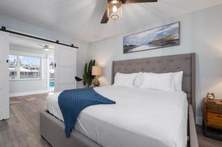 COCO LOCO! Canal Front, Pool, Dock & More! - Bradenton - 2