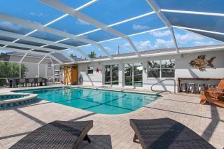 COCO LOCO! Canal Front, Pool, Dock & More! - Bradenton - 1