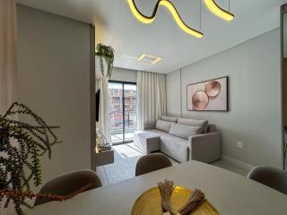 133 - Lindo apartamento na praia de Bombas - 0