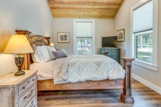 Escape to Nature Lakefront Jay Cottage with Views! - - 2
