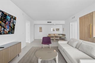 Luxury 45th-Floor Condo with Stunning City Views - 2