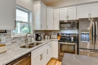 Waterfront Lake Hickory Retreat with Private Dock! - Hickory - 5