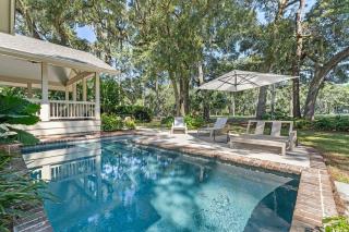 Luxurious 4 - Bedroom Sea Pines Home with Pool, Fire Pit, & Golf Course Views - Sleeps 12 - Hilton Head Island - 0