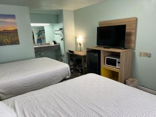 Days Inn by Wyndham Pratt - Pratt - 1