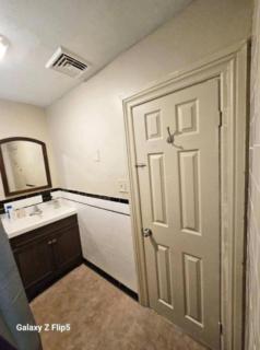 Nice bedroom in Lincoln with shared bathroom and kitchen a - Lincoln - 9
