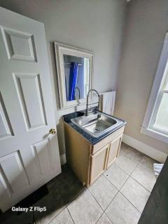Spacious room in Federal Hill next to Downtown with shared bathroom and kitchen ab - Providence - 3