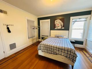 Large beautiful room in Federal Hill, Downtown with shared bathroom and kitchen 21 - Providence - 4