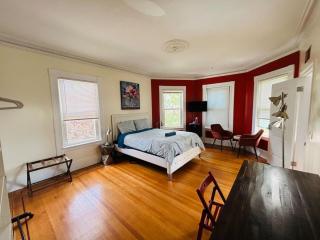 Spacious room in Federal Hill, Downtown with shared bathroom and kitchen 25 - Providence - 0