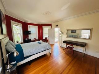 Spacious room in Federal Hill, Downtown with shared bathroom and kitchen 25 - Providence - 2