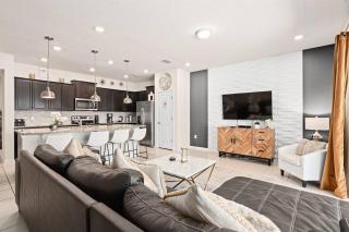 Mickey Themed 5BR Pool Home, Near Clubhouse - Davenport - 3