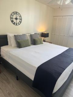 1505- Heart of Waikiki with Kitchen - Free Parking - King Bed - Corner Unit - Mountain View Unit - Honolulu - 3