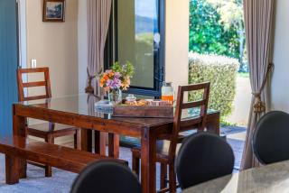 Scenic Solitude - Wake up to Lake and Mountain Views! - Taupo - 1
