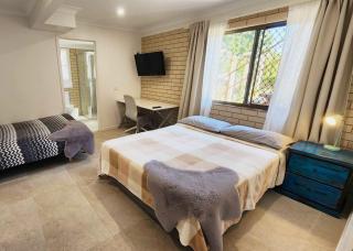 Big family holiday by the Buddina beach - Buddina - 1
