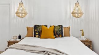 Hamptons House - Stylish Waterfront - Yamba - 2
