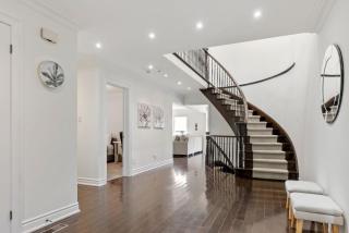Modern 4BR Retreat with Premium Comforts and Parking - Richmond Hill - 5
