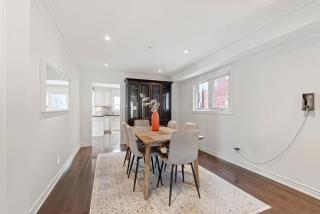 Modern 4BR Retreat with Premium Comforts and Parking - Richmond Hill - 1