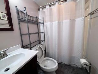 5-Bedroom Lakefront, private beach wifi AC boat & - 9