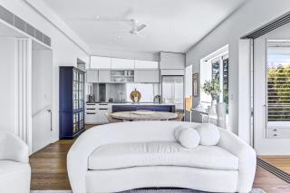 Luxury on the Beach, Sunshine Beach - 8