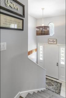 Beautiful Home with Mountain Views - Sandy - 4