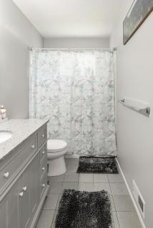 Beautiful Home with Mountain Views - Sandy - 8
