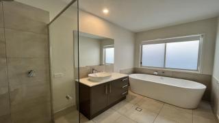 Marina View - Pelican Waters - 9