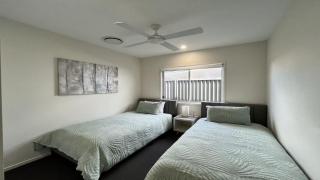 Marina View - Pelican Waters - 2