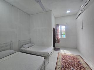 Cantik-La Homestay Kolam Kuala Terengganu 6 Bilik - Bukit Payong - 8