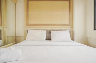 Comfort 1BR with Working Room at Meikarta Apartment By Travelio - Bekasi - 1