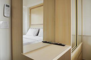 Comfort 1BR with Working Room at Meikarta Apartment By Travelio - Bekasi - 3
