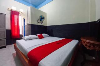 RedDoorz Syariah at Penginapan Queen Sungai Penuh - 8