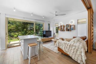 Coastal Chic Apartment with Pool and Gym - Casuarina - 5