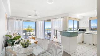 Centrepoint Unit 31 - Caloundra - 5