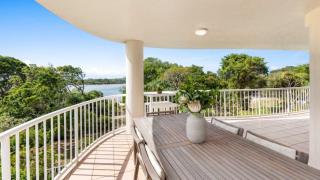 The Entrance Unit 5 - Kawana Waters - 3