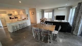 1 - 5a Coochin Street, Dicky Beach - 200m To Beach - Caloundra - 3