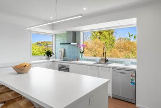 Tuis and Pools - Lake Taupo Holiday Home - 1