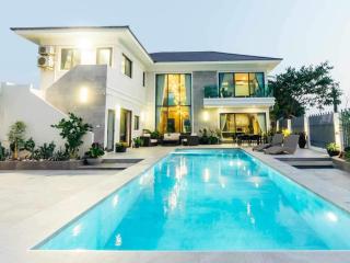5-Bedroom Luxurious 5-Star Villa with Private Pool - Hua Hin - 0