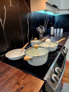 Charming & Compact Retreat - St. Albert - 4